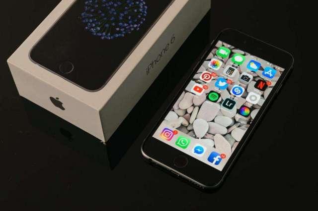 iPhone 6 Silver 16 GB Impecable Estado LIBRE Batería Nueva Case de REGALO iPhone 6 Silver 16 GB Impecable Estado LIBRE Batería Nueva Case de REGALO